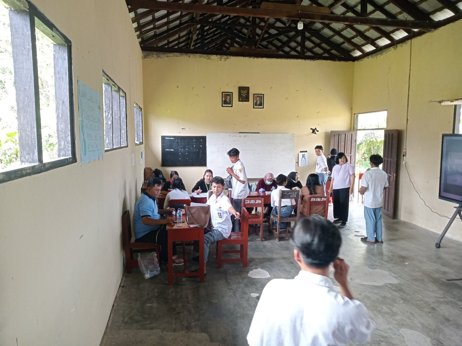 Pemeriksaan Kesehatan Dari UPTD Puskesmas Kasongan II di SMA Yara Airo Kasongan